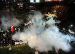 Полицията използва сълзотворен газ, за да влезе в редакцията на "Заман"