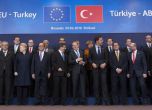 ЕС готов да даде на Турция двойно повече пари за спиране на мигрантите