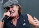 AC/DC прекъсват турнето си, загуба на слуха грози Брайън Джонсън
