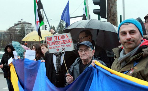 Българи, сирийци и украинци поискаха свободата на Савченко (галерия и видео)