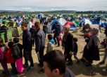 Мигрантите отказват евакуация от границата между Гърция и Македония