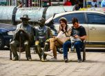 Група 5 спасява паметници в София от кошчета и тоалетни (снимки)