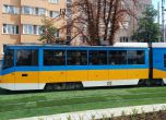 Трамвай блъсна бус на Руски паметник в София