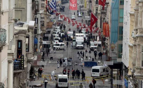 Запис от охранителна камера показа взрива в Истанбул (видео)