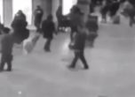 Запис от охранителна камера показва взрива на брюкселското летище (видео)