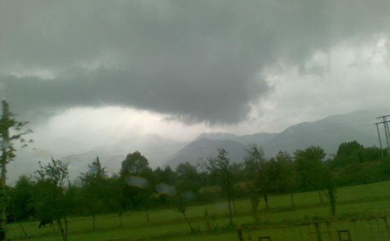 Времето днес - облачно и дъждовно
