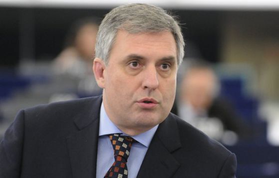 Калфин обмисля да бори демографската криза с безплатни детски градини