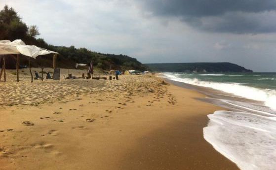 Граждани искат забрана за бетона зад плажовете на Иракли, Карадере и Корал (видео)