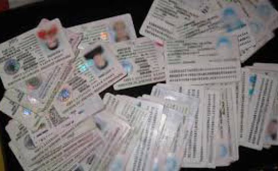 Конфискуват шофьорските книжки, издадени от арестувания шеф на ДАИ