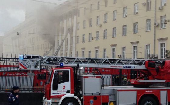 Пожар в министерството на отбраната в Москва (видео)
