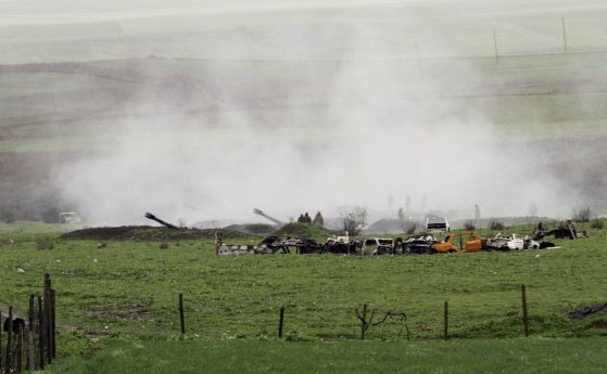 Над 33-ма загинали в Нагорни Карабах, боевете продължават