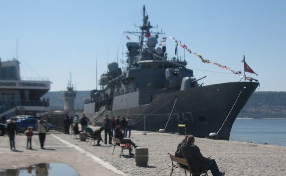 Турски бойни кораби във Варна, НАТО създава Черноморски флот (снимки)