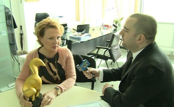 "Господарите" връчиха "Златен скункс" на Нова за свалените карикатури (видео)