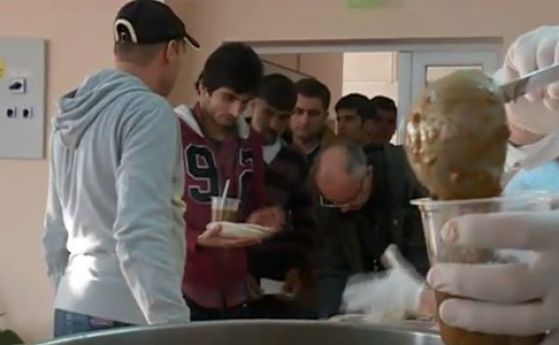 На боклука отиват тонове скъпа храна за бежанците
