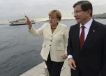 Меркел на посещение в Турция за среща с Давутоглу