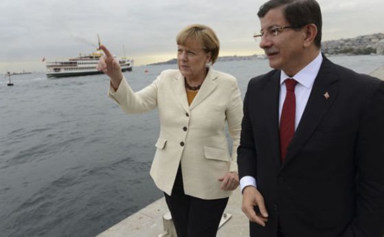 Меркел на посещение в Турция за среща с Давутоглу