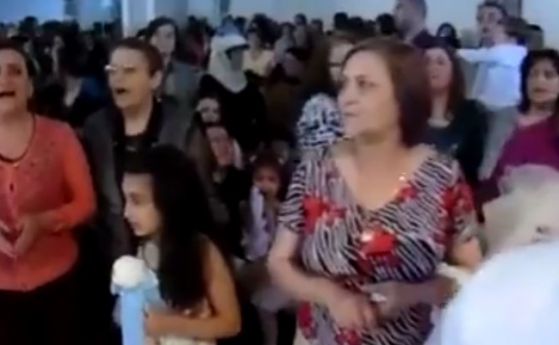 Обстрелват с ракети християни в Сирия по време на служба за Цветница (видео)