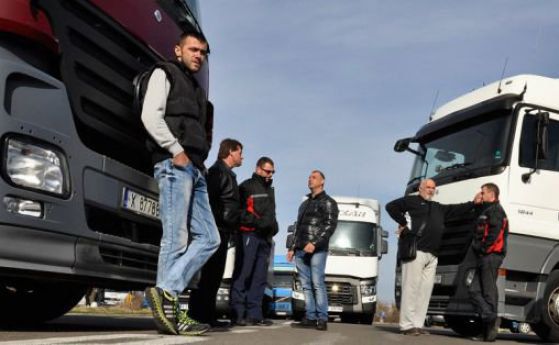 Борисов ще разубеждава превозвачи да не блокират границата