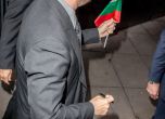 Том Ханкс с подарък българско знаме на премиерата на новия си филм