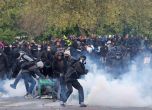 Сблъсъци с полицията на протест в Париж (снимки)