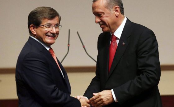 Чакат оставката на Давутоглу след среща с Ердоган тази вечер