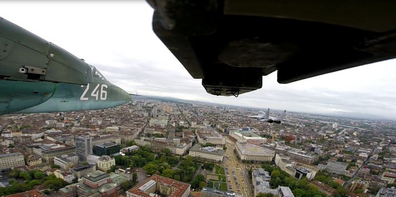 На живо: Военният парад в София от птичи поглед