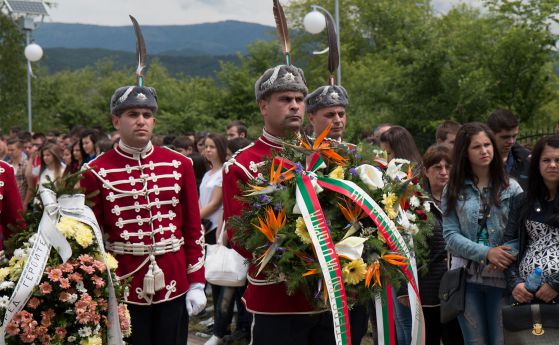Военните аташета на Великите сили се събраха на мемориала в Ново село