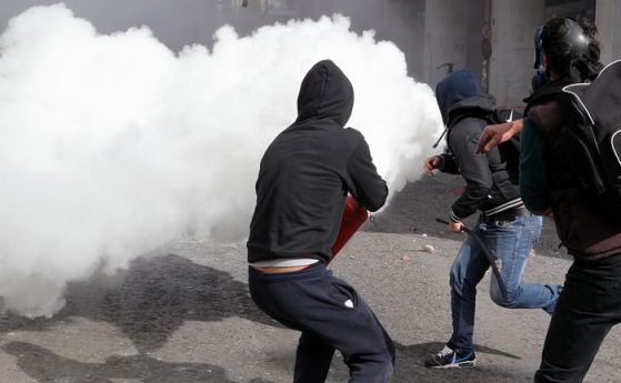Гръцката полиция използва сълзотворен газ срещу демонстранти