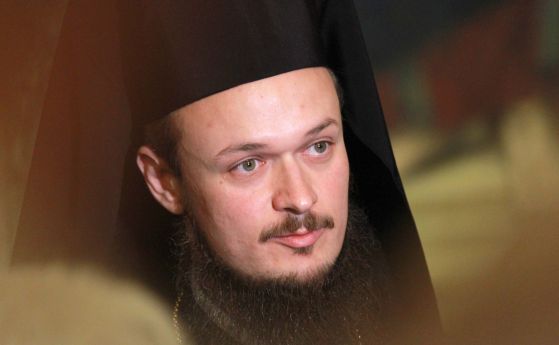 Бдение срещу Дионисий пред Светия Синод, искат го в манастир