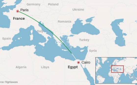 Две деца и бебе в изчезналия самолет, близки се събират на летището в Кайро