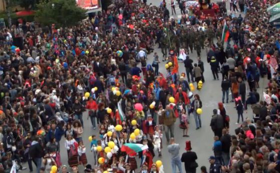 Гледайте карнавала в Габрово на живо