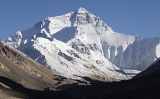 Мъж и жена загинаха на Еверест от височинна болест