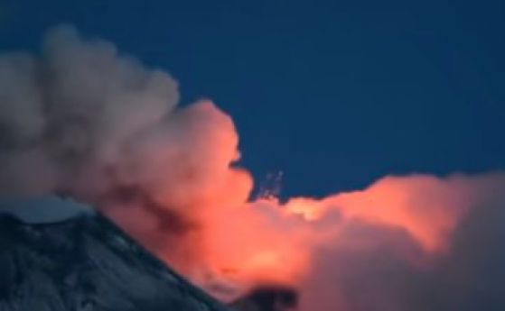 Вулканът Етна започна да изхвърля лава