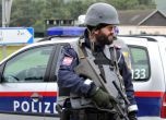 Въоръжен уби двама души и рани 11 в деня на президентските избори в Австрия