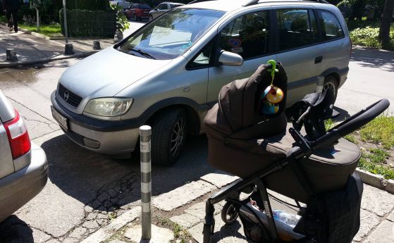 Пореден урок по нагло паркиране в София (снимки)