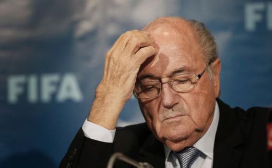 Трима високопоставени във ФИФА източили £55 млн. със съмнителни договори