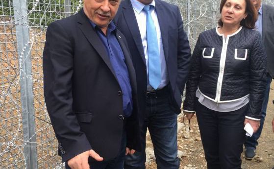 Откраднаха оградата срещу бежанците на границата България - Турция