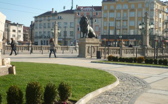 Лъвов мост блокиран за час заради изоставен куфар