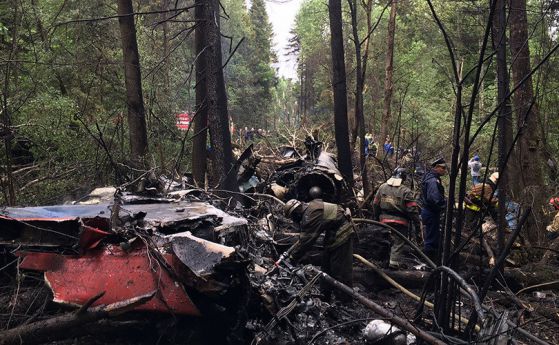 Изтребител се разби край Москва, пилотът загина (видео)