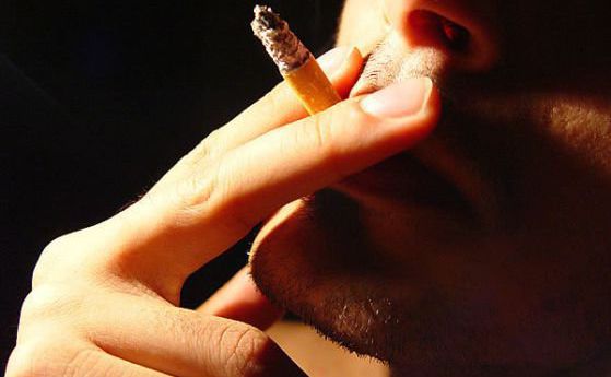 Обмислят по-строги мерки срещу пушенето на закрито
