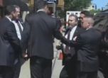 Охраната на Ердоган се сби с американски спецагенти преди погребението на Али (видео)