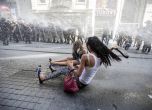 Полицията в Истанбул разпръсна гей парада със сълзотворен газ (видео)