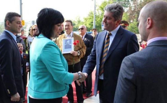 Нинова и Първанов заедно на конгрес на партията на Путин