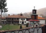 Роми нападнали и обрали Кокалянския манастир