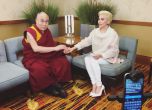 Лейди Гага се срещна с Далай Лама, Китай я забрани (видео)