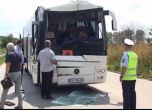 Автобус с деца се блъсна в камион край Търговище