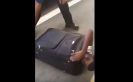 Африканец в куфар опита да стане швейцарец (видео)