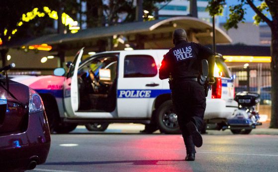 Нападат полицаи в САЩ след убийството на чернокож