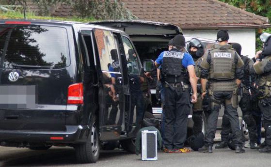 Полиция окупира квартал в Щутгарт заради стрелба в кантора