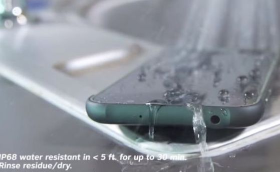 Телефон на Samsung се провали на тест за водоустойчивост